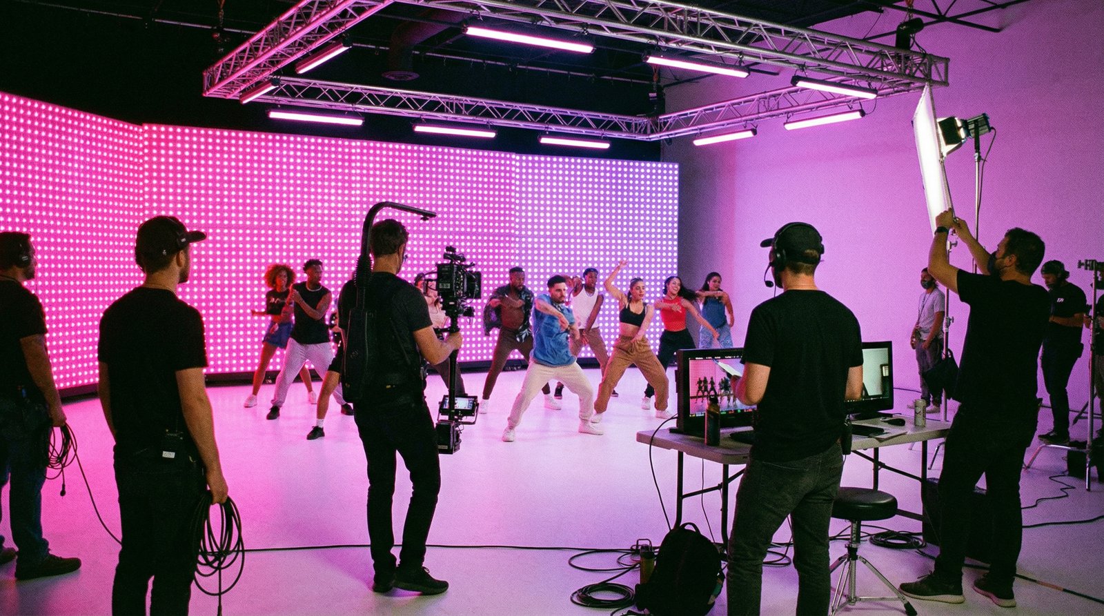 大奶幕后花絮视频